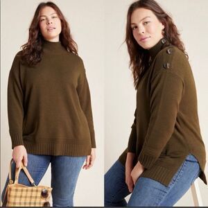Anthropologie women’s Olive Sweater mock neck side Button Detail small runs big